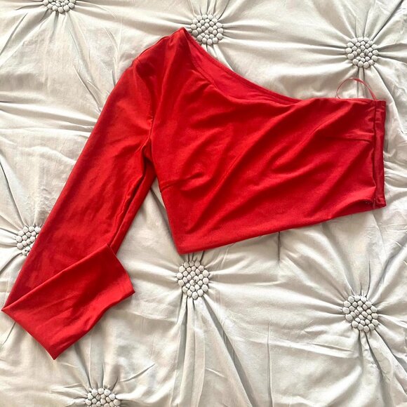 Superdown Karol Red One Shoulder Long Sleeve Crop Top - Picture 1 of 3